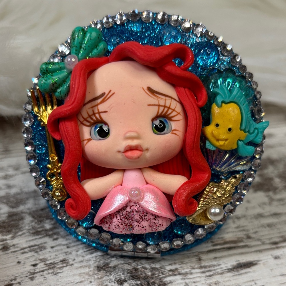 Mermaid-Themed compact mirror with Red and Pink Accents